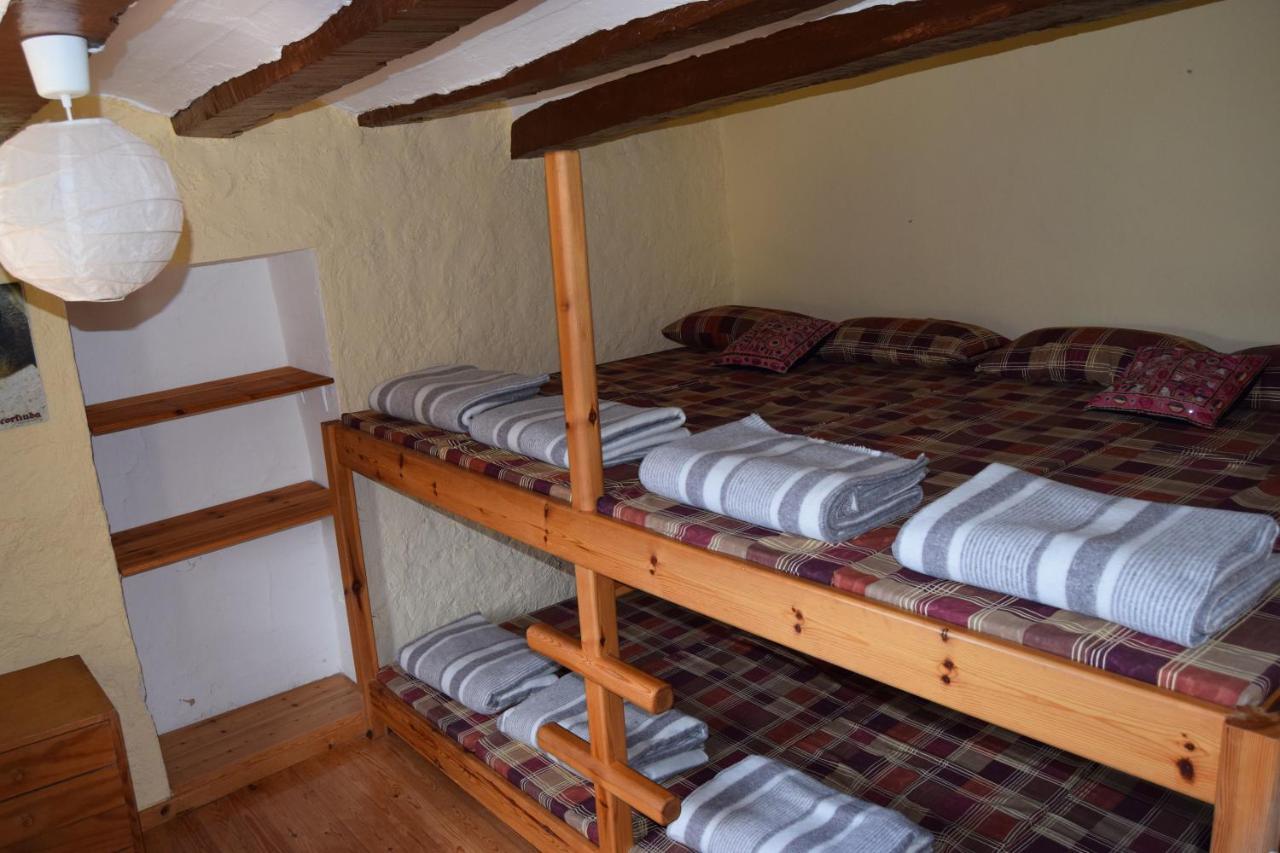 Refugi De Cortiuda Hostel Peramola Luaran gambar
